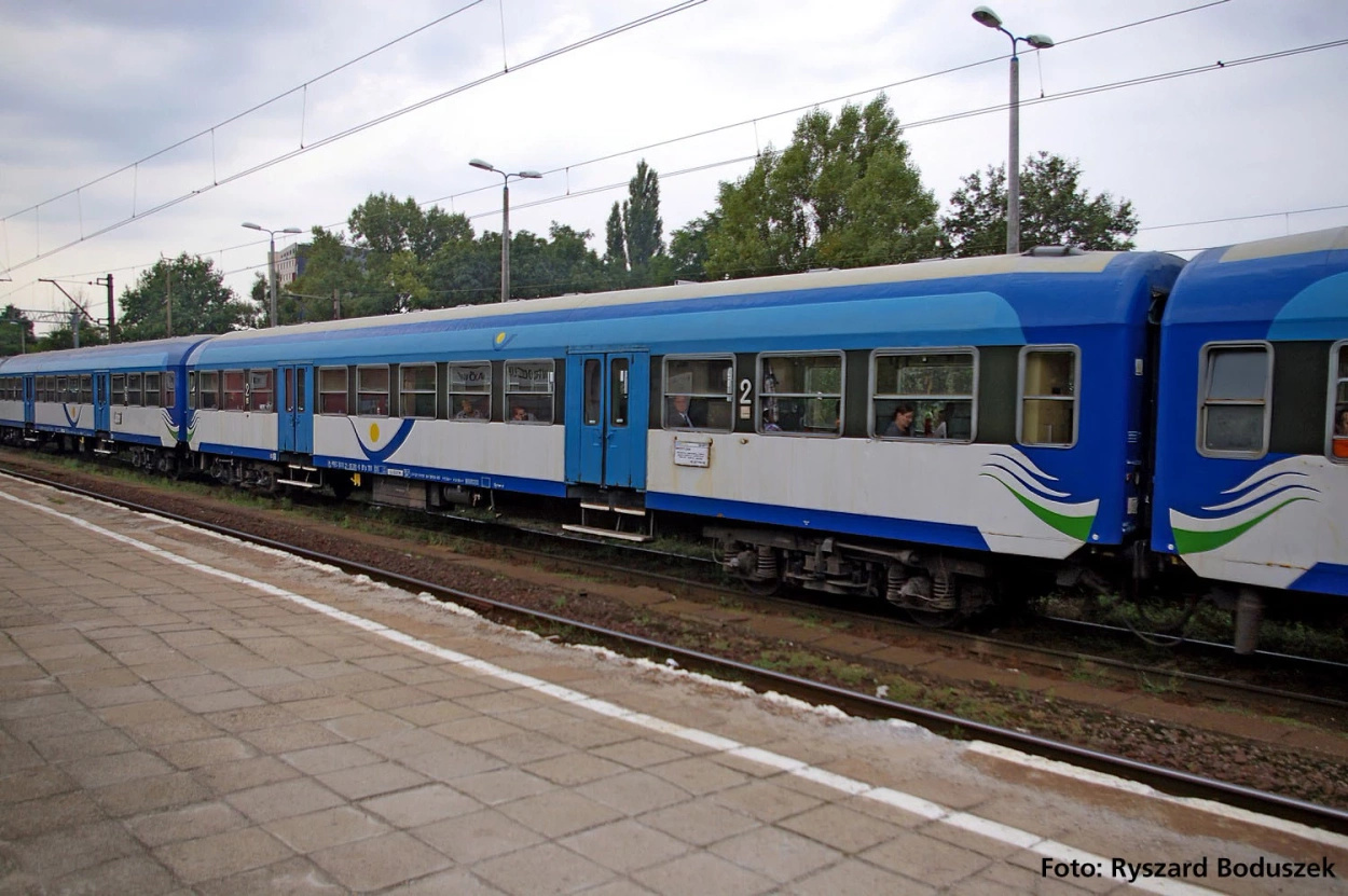 Zestaw 2 wagonów 120A PR woj. warmińsko-mazurskie PIKO 28322