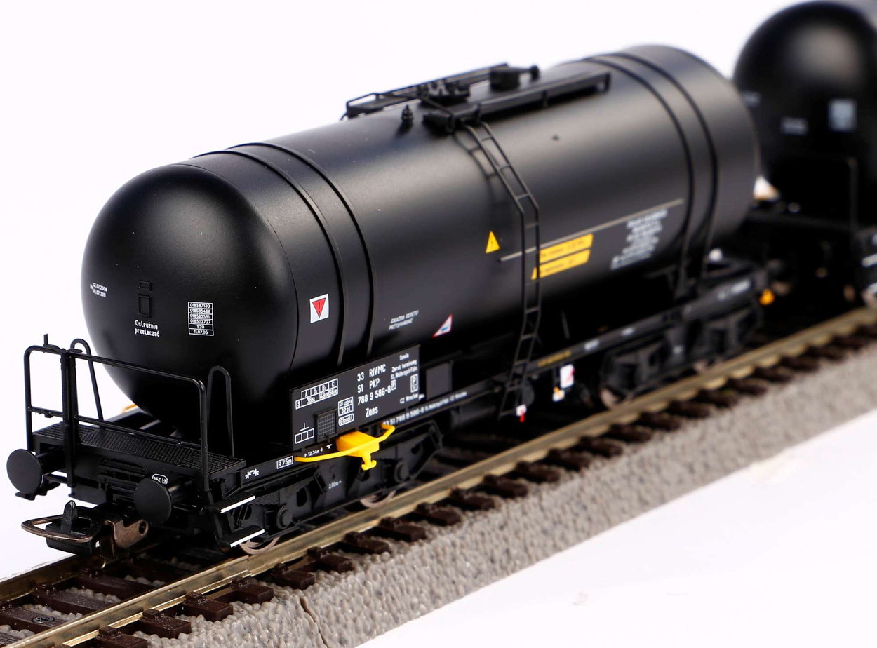 Zestaw 2 cystern Zaes 406Ra PKP Piko 58264