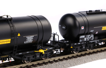 Zestaw 2 cystern Zaes 406Ra PKP Piko 58264